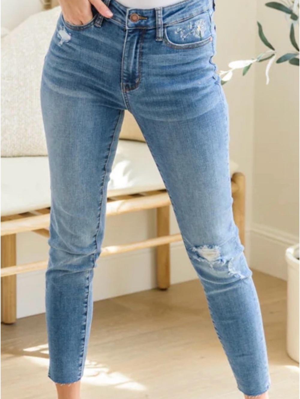 Judy Blue Women's Distressed Skinny Jeans with Dandelion Embroidery, Size 7/28